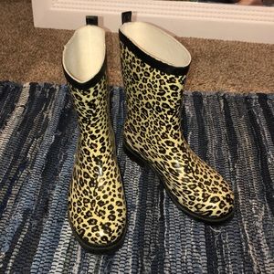 Cheetah rain boots
